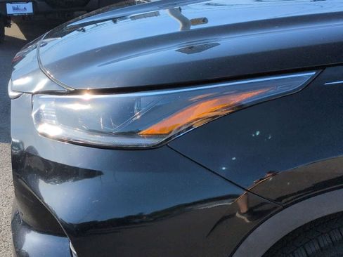 Used 2021 Toyota Highlander LE FWD image 10