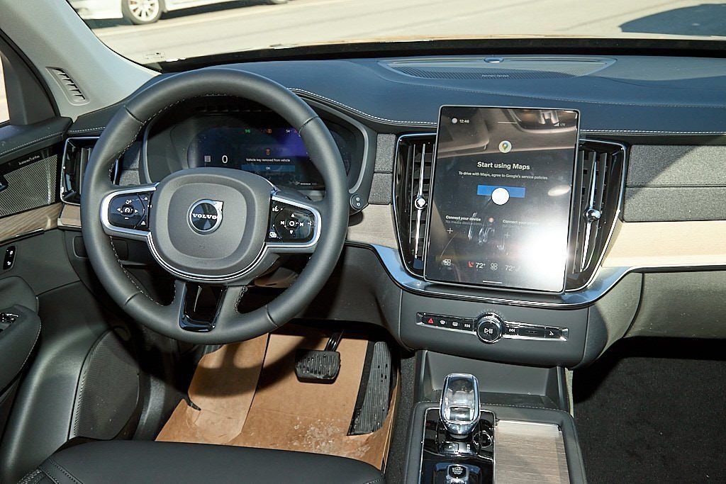 New 2026 Volvo XC90 B6 Plus w/ Protection Package Premier AWD/4WD image 25