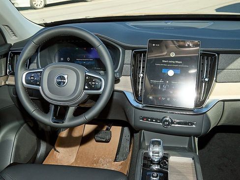 New 2026 Volvo XC90 B6 Plus w/ Protection Package Premier image 25