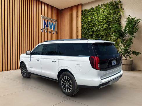 Used 2025 Ford Expedition Max Platinum AWD/4WD image 24
