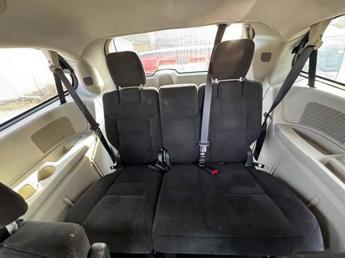 Used 2016 Dodge Grand Caravan SXT image 8
