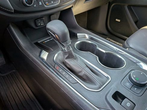 Used 2023 Chevrolet Traverse Premier FWD image 22