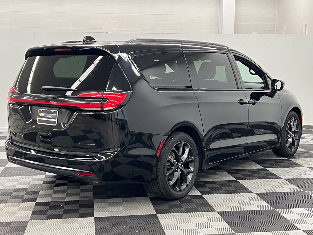 Used 2025 Chrysler Pacifica Limited FWD image 7