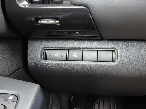 Used 2024 Nissan Pathfinder SV image 32