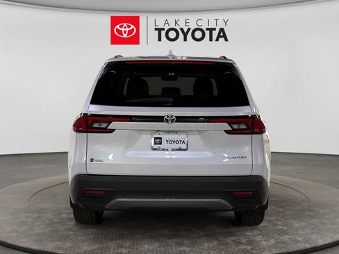 Used 2026 Toyota Grand Highlander FWD image 7