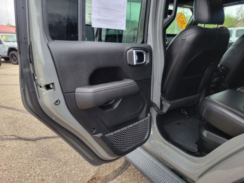 Used 2021 Jeep Wrangler Unlimited Sahara w/ Cold Weather Group AWD/4WD image 18