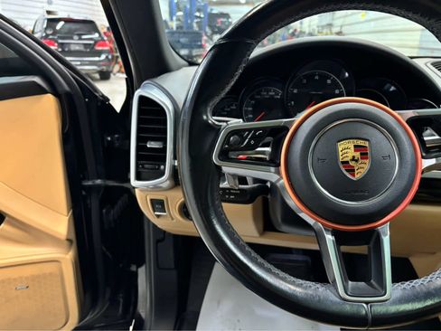 Used 2017 Porsche Cayenne Platinum Edition AWD/4WD image 14