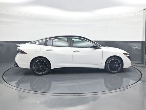 New 2026 Nissan Sentra SR w/ SR Premium Package FWD image 5