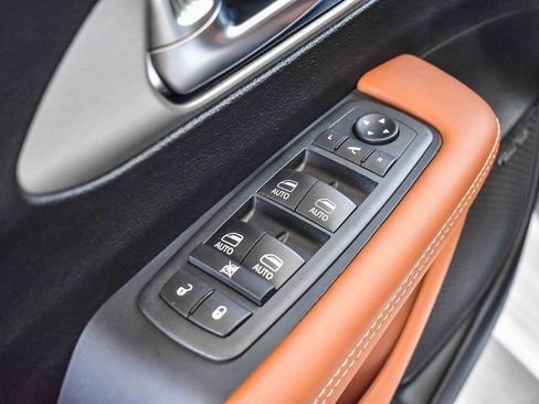 New 2026 Chrysler Pacifica Pinnacle w/ Trailer Tow Group image 22