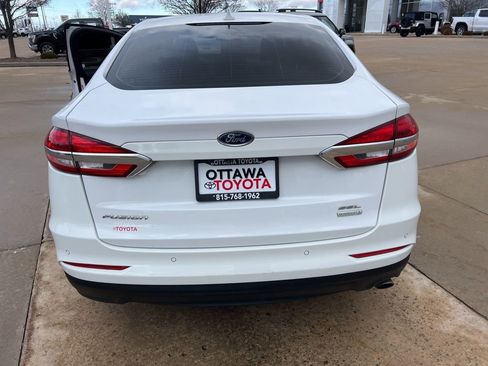 Used 2020 Ford Fusion SEL image 4