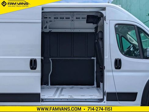 Used 2026 RAM ProMaster 2500 w/ Convenience Group FWD image 9