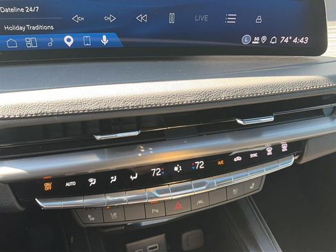 Certified 2025 Cadillac XT4 Premium Luxury FWD image 9