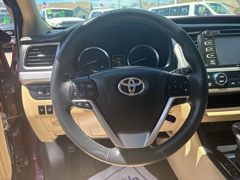 Used 2016 Toyota Highlander Limited Platinum AWD/4WD image 17