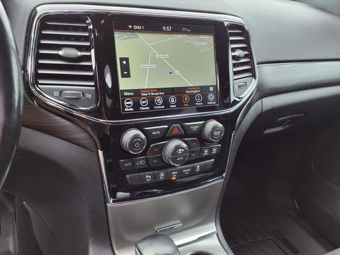 Used 2021 Jeep Grand Cherokee Laredo X image 6