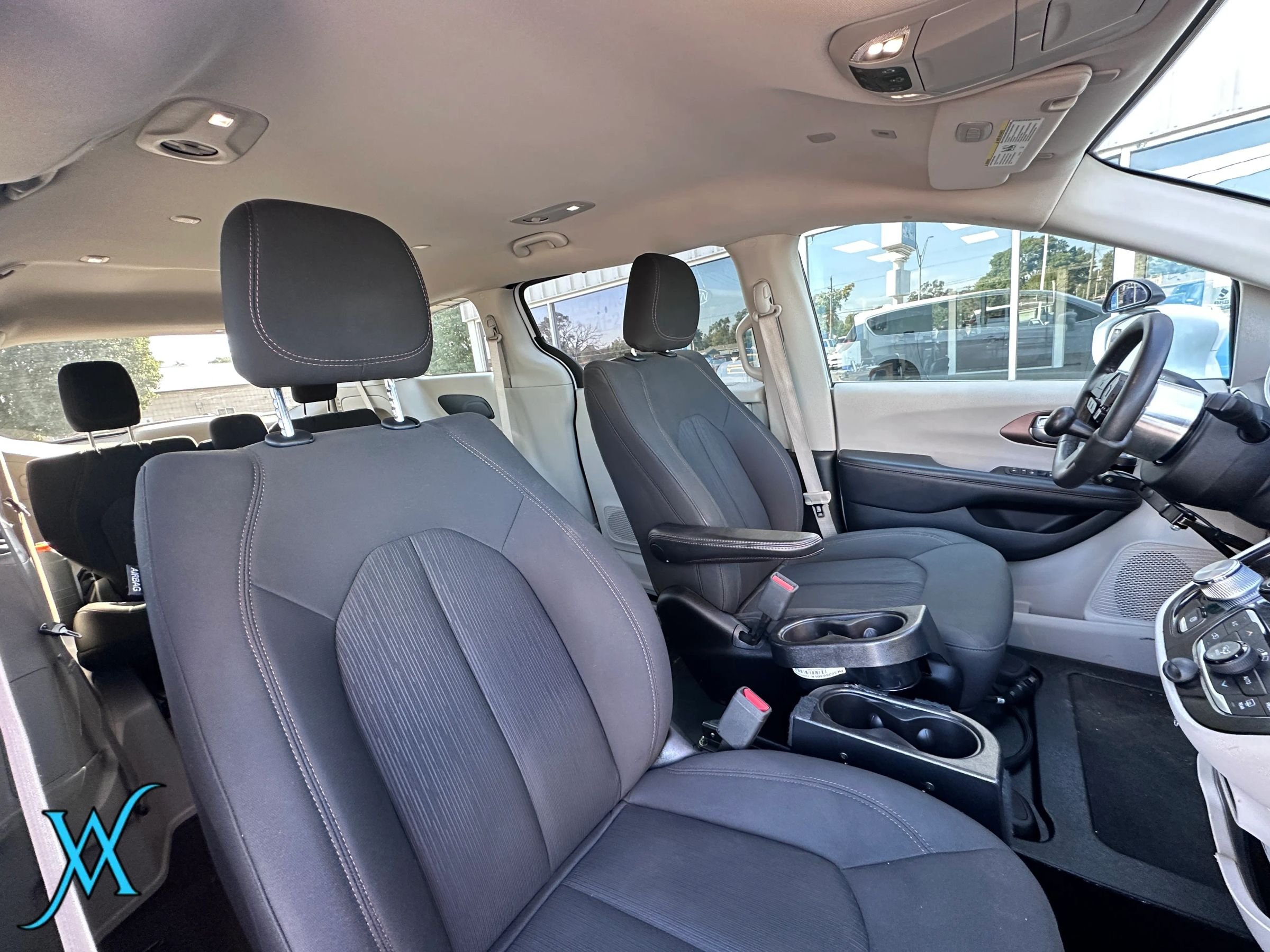Used 2018 Chrysler Pacifica Touring Plus FWD image 17