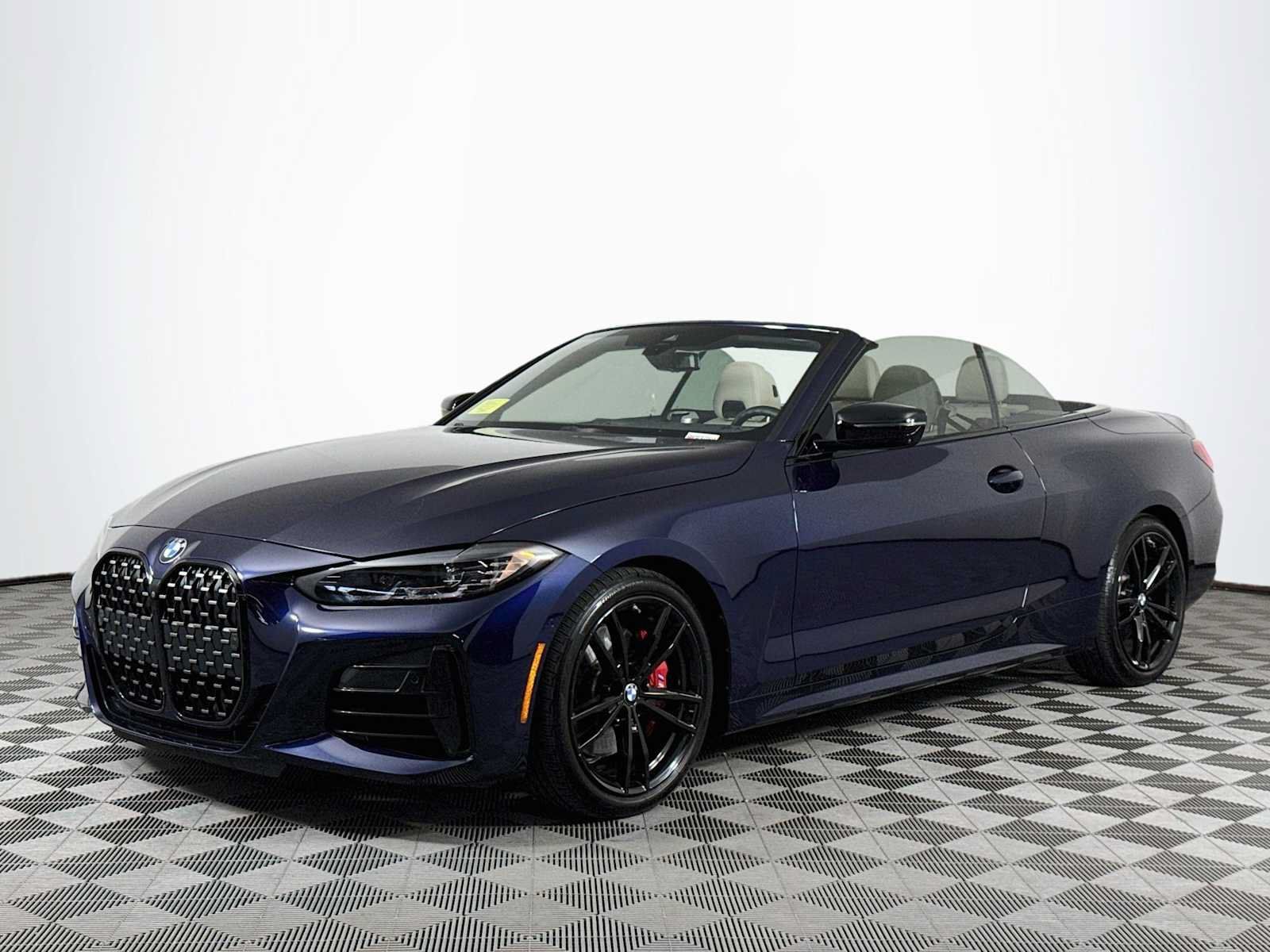 Used 2024 BMW M440i Convertible w/ Premium Package RWD image 30