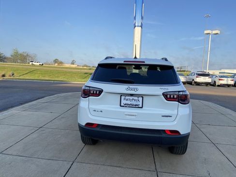 Used 2024 Jeep Compass Latitude image 10