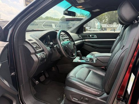 Used 2016 Ford Explorer XLT w/ Equipment Group 202A FWD image 7