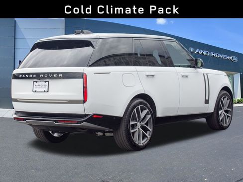 Used 2025 Land Rover Range Rover SE image 4