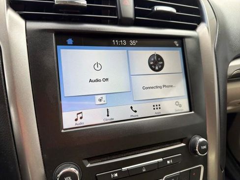 Used 2017 Ford Fusion SE w/ Fusion SE Technology Package image 12