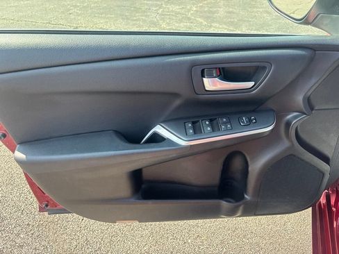 Used 2016 Toyota Camry SE FWD image 12