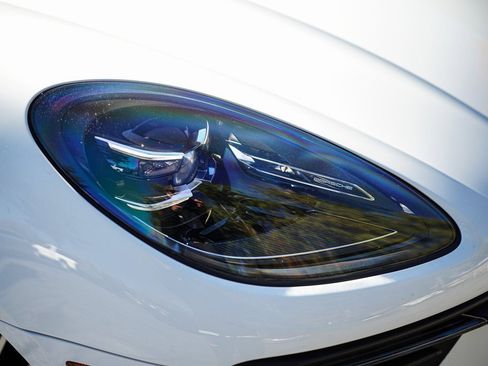 Used 2023 Porsche Macan S w/ Premium Package Plus image 8