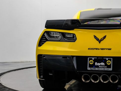 Used 2015 Chevrolet Corvette Z06 w/ 3LZ Preferred Equipment Group RWD image 18