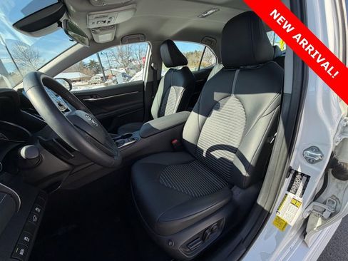 Used 2024 Toyota Camry SE image 20