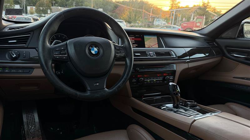 Used 2015 BMW 750i xDrive AWD/4WD image 28