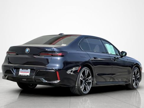Used 2024 BMW 740i w/ Premium Package RWD image 5