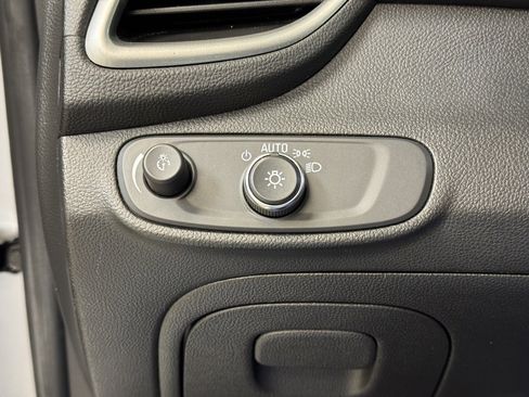 Used 2018 Chevrolet Trax LT w/ LT Convenience Package image 27