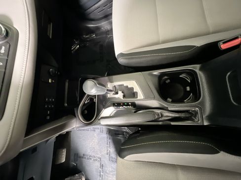Used 2018 Toyota RAV4 XLE AWD/4WD image 25
