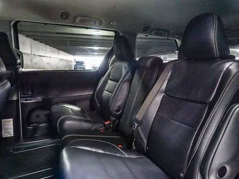 Certified 2017 Toyota Sienna SE image 19