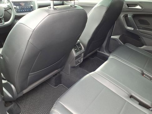 Used 2020 Volkswagen Tiguan SE w/ Panoramic Sunroof Package image 17