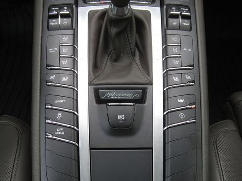 Used 2019 Porsche Macan AWD/4WD image 29