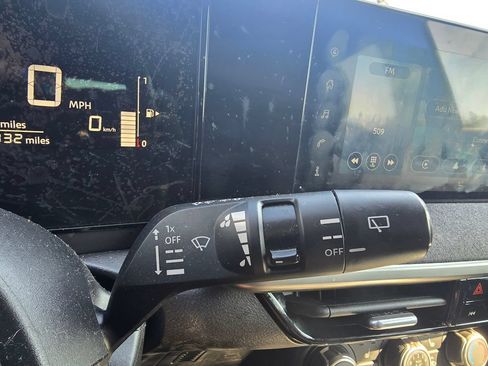 Used 2025 Nissan Kicks SV w/ SV Premium Package FWD image 26