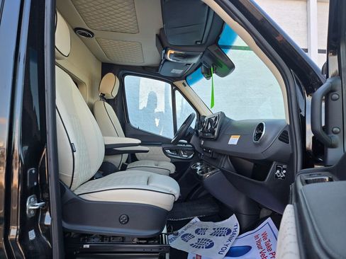 Used 2024 Mercedes-Benz Sprinter 3500 image 38
