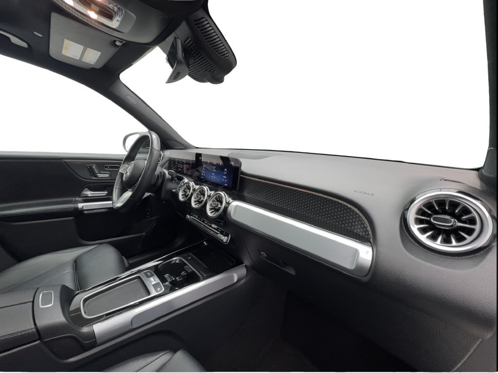 Used 2025 Mercedes-Benz GLB 250 4MATIC image 33