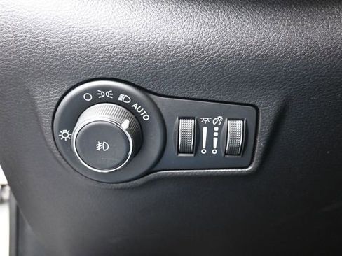 Used 2025 Jeep Compass Trailhawk AWD/4WD image 34