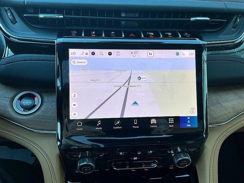 New 2025 Jeep Grand Cherokee Summit image 24