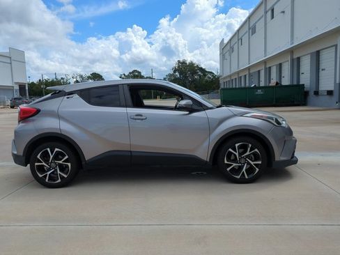 Used 2018 Toyota C-HR XLE FWD image 4