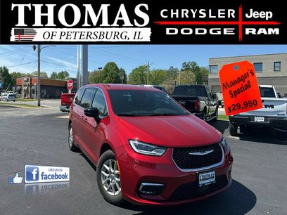 Used 2025 Chrysler Pacifica Select