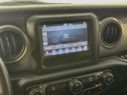 Used 2018 Jeep Wrangler Unlimited Sport S AWD/4WD image 17