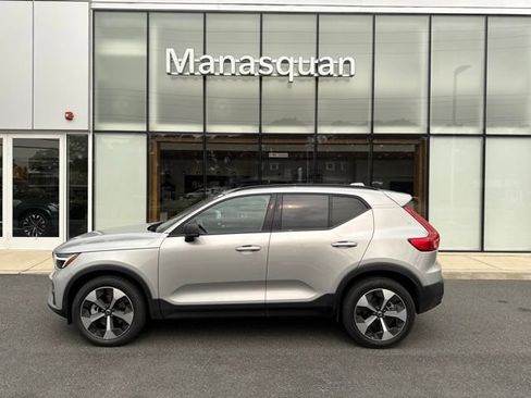 Certified 2025 Volvo XC40 B5 Plus AWD/4WD image 2