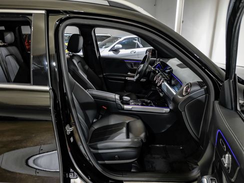 Used 2023 Mercedes-Benz GLB 250 4MATIC w/ Premium Package image 39