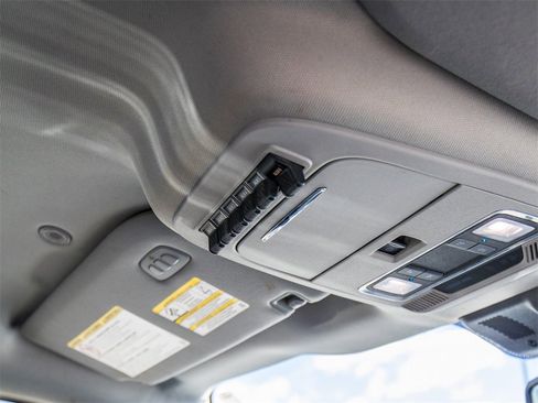 Used 2023 Ford F250 Lariat w/ Chrome Package image 17