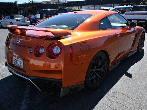 Used 2017 Nissan GT-R Premium AWD/4WD image 48