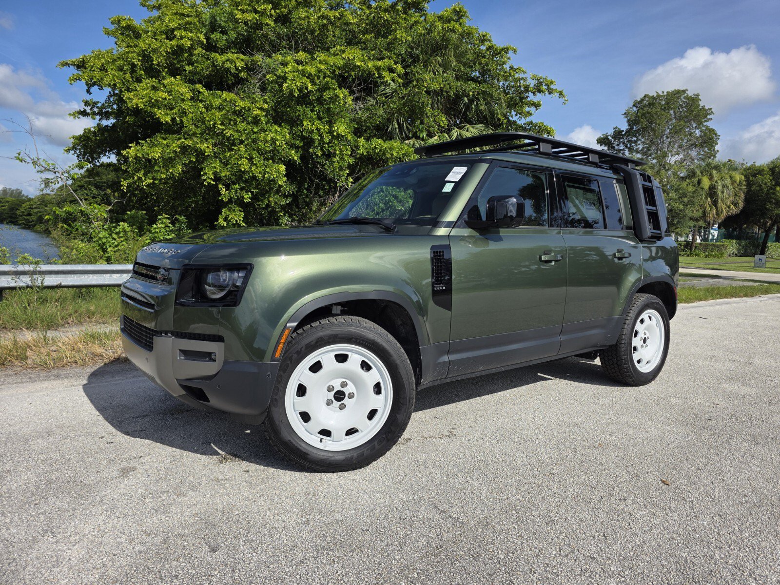 Used 2026 Land Rover Defender 110 S AWD/4WD image 1