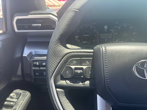 Certified 2025 Toyota Tacoma TRD Off-Road AWD/4WD image 18