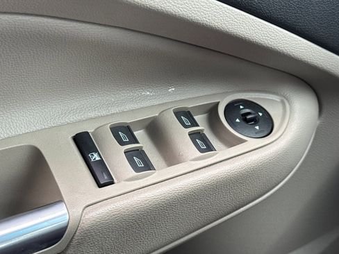 Used 2017 Ford Escape SE image 13